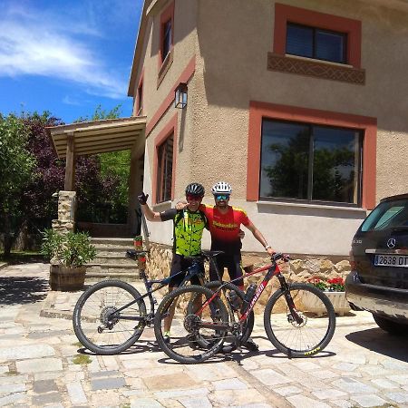 Casa Rural Las Tuyas En Segovia Palazuelos de Eresma Eksteriør billede