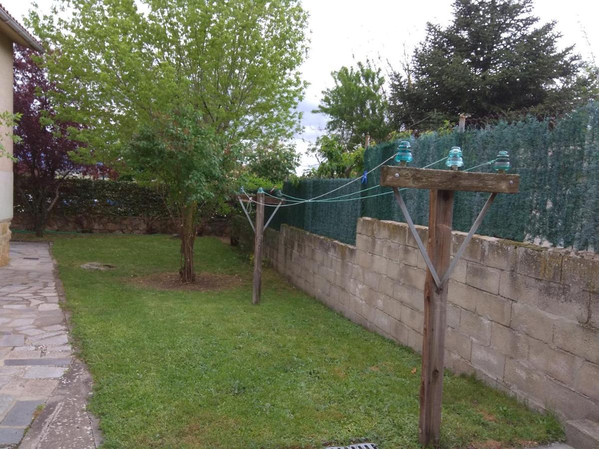 Casa Rural Las Tuyas En Segovia Palazuelos de Eresma Eksteriør billede