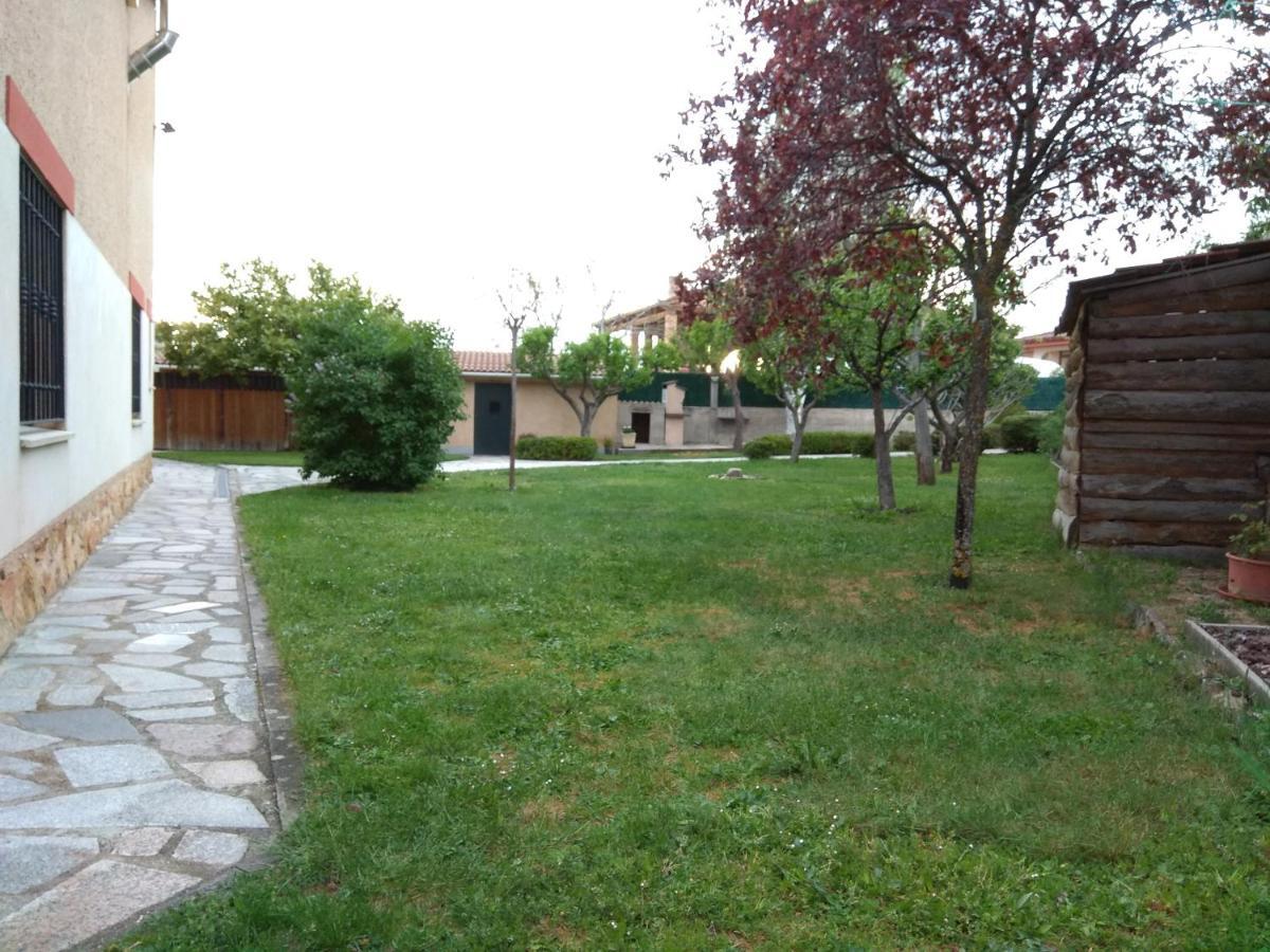 Casa Rural Las Tuyas En Segovia Palazuelos de Eresma Eksteriør billede