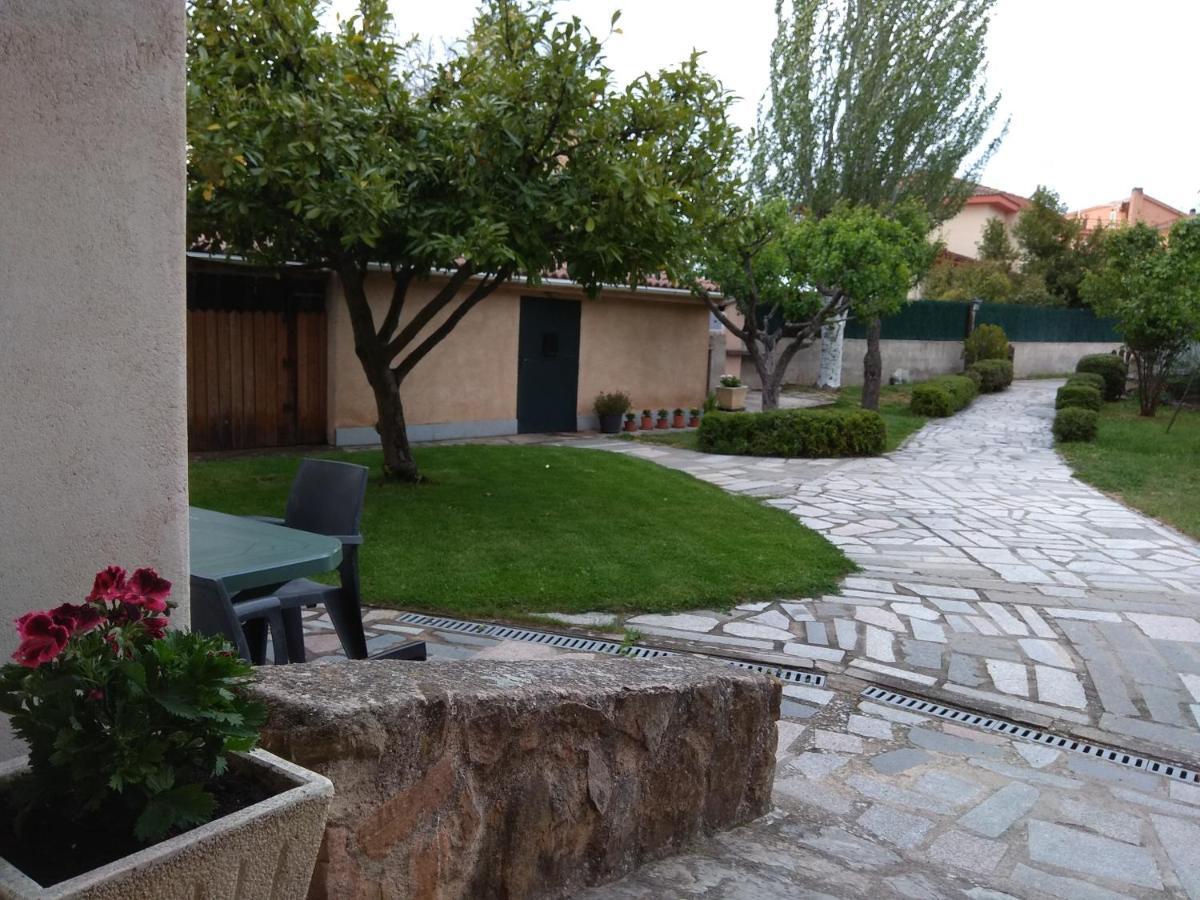 Casa Rural Las Tuyas En Segovia Palazuelos de Eresma Eksteriør billede